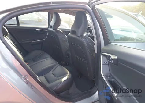 2018 Volvo S60 T5 Dynamic z USA, uszkodzony, nr VIN YV140MTL8J2450624